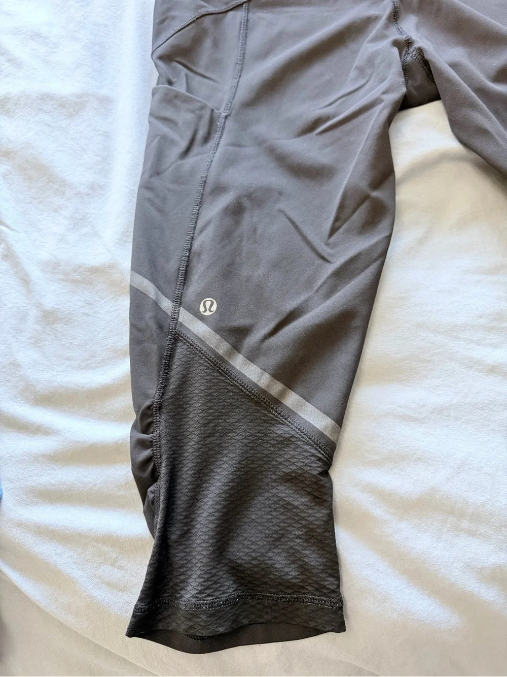 Lululemon -  Black Gray Cropped Performance Capris